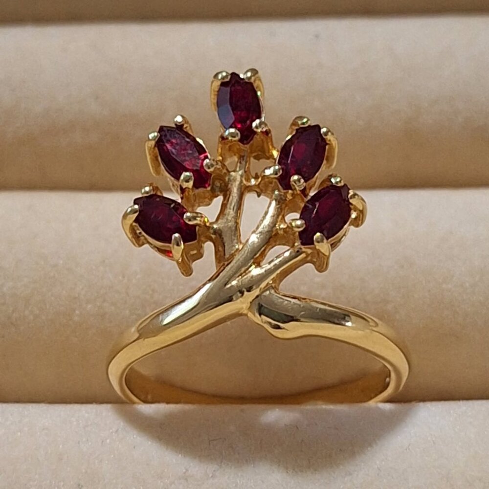 CELEBRITY Ruby Red Rhinestones Ring Size 9 Celebrity Mark